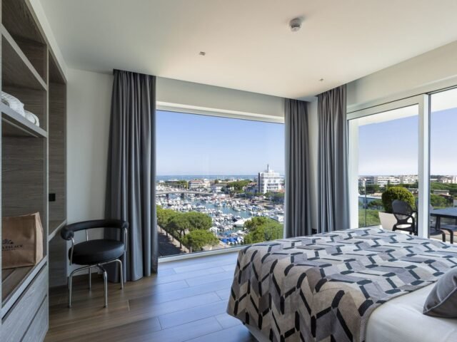 Executive Ocean Suite